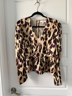 Karlie Leopard-Print Peplum V-Neck Top - Tan/Black/Pink